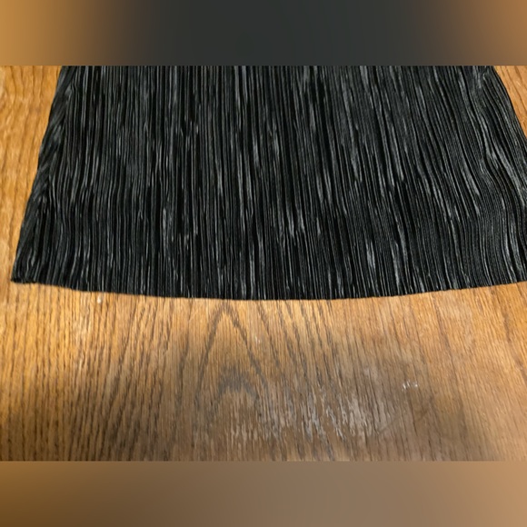 👚(bundle 4 items w/👚for $16) Black ribbed top - Picture 5 of 9